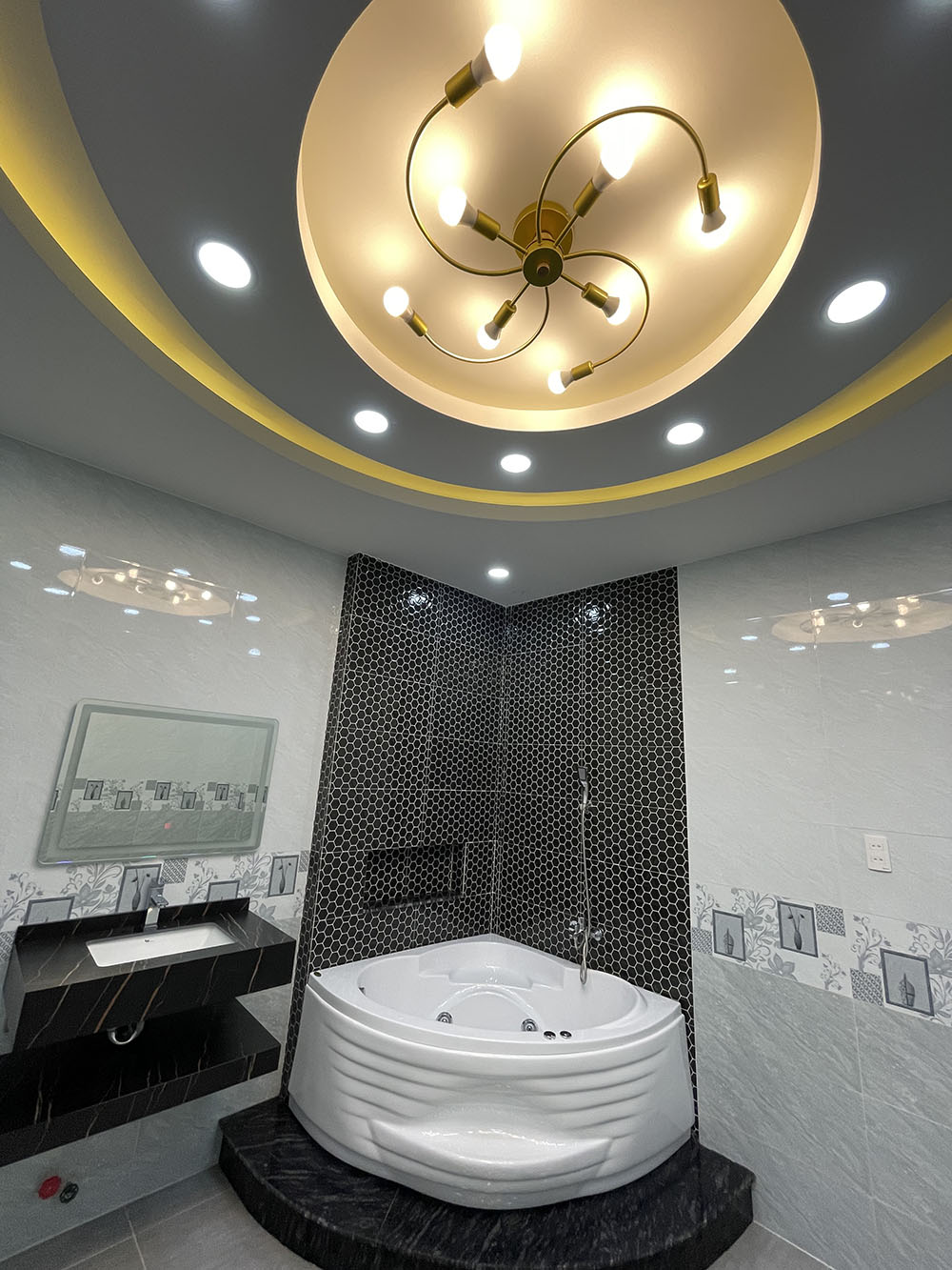 Bán nhà Đường Nguyễn Trọng Tuyển, Quận Phú Nhuận Tuyệt phẩm 4 lầu t.kế Cổ Điển PARIS PHÁP, hẻm ôtô